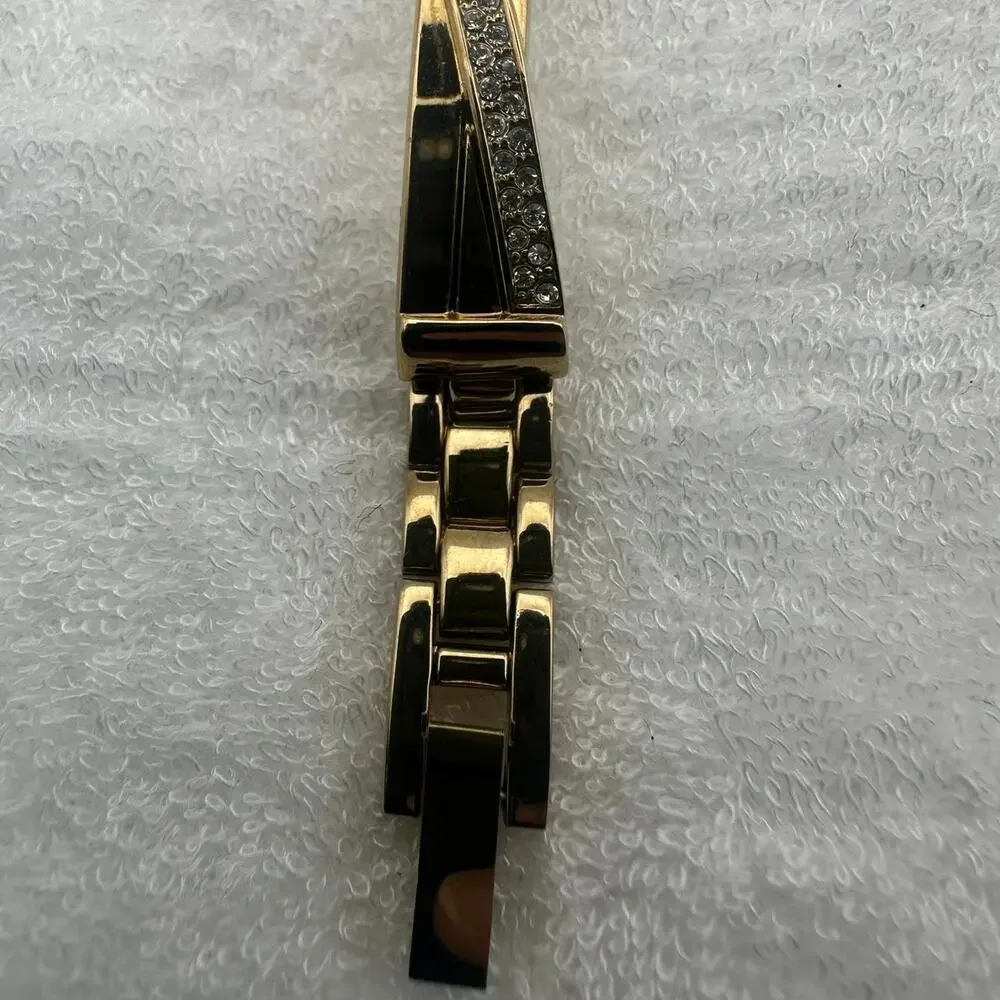 Armitron watch details